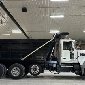 2013 MACK GRANITE GU433
